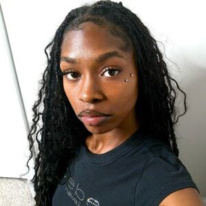 Meet your Posher, Chloe